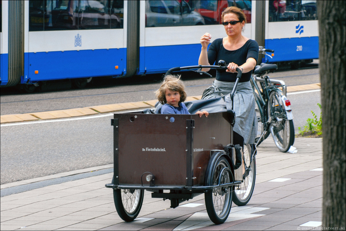 Amsterdam straatfotografie bakfietsen