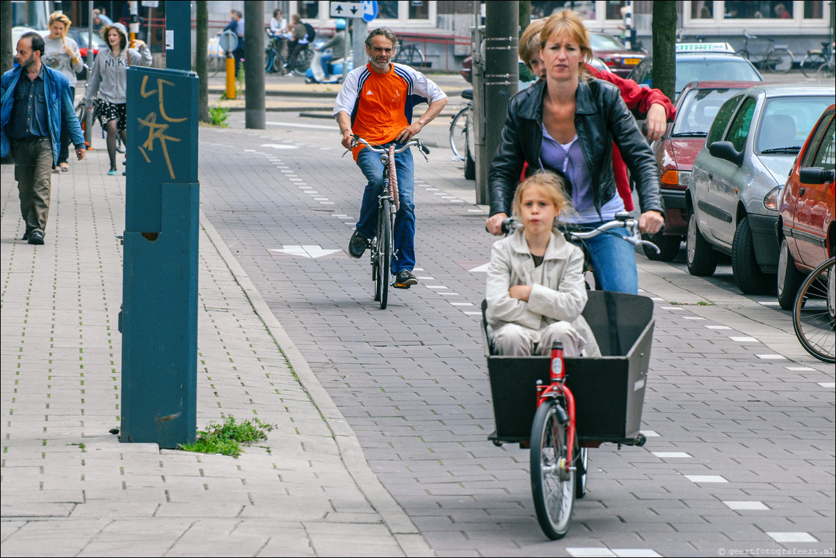 Amsterdam straatfotografie bakfietsen