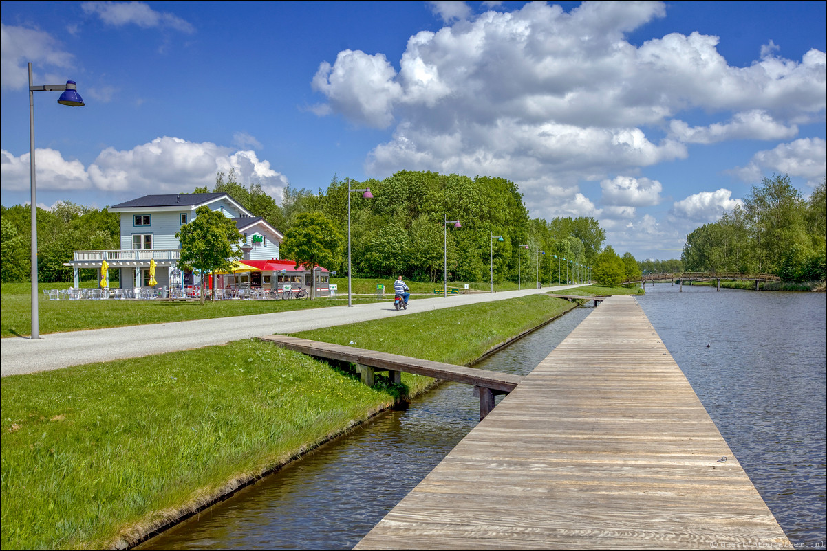 Almere Stad West: Beatrixpark met American Diner Gateway