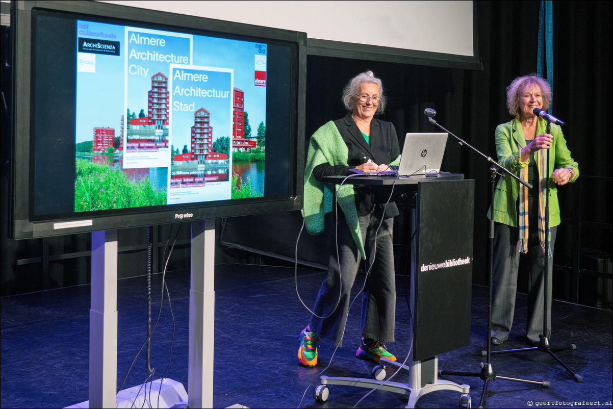 Presentatie book Almere Archtitectuur Stad in de Nieuwe Bibliotheek Almere