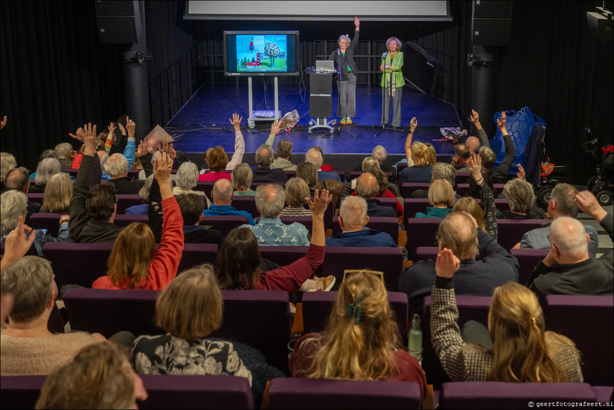 Presentatie book Almere Archtitectuur Stad in de Nieuwe Bibliotheek Almere