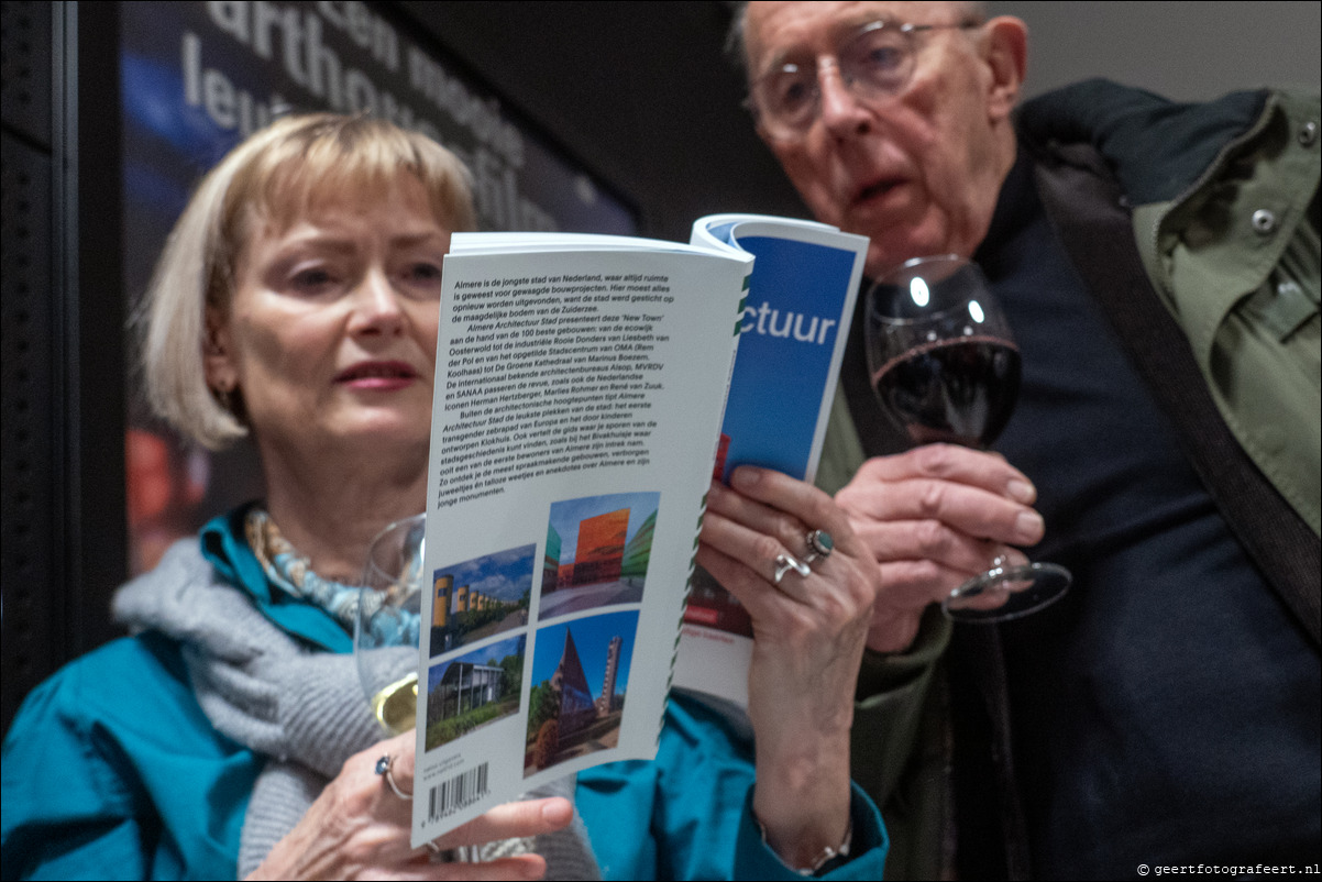 Presentatie book Almere Archtitectuur Stad in de Nieuwe Bibliotheek Almere