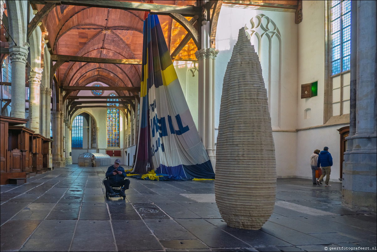 Oude Kerk te Amsterdam, tentoonstelling When Doubt Turns into Destiny van Navid Nuur