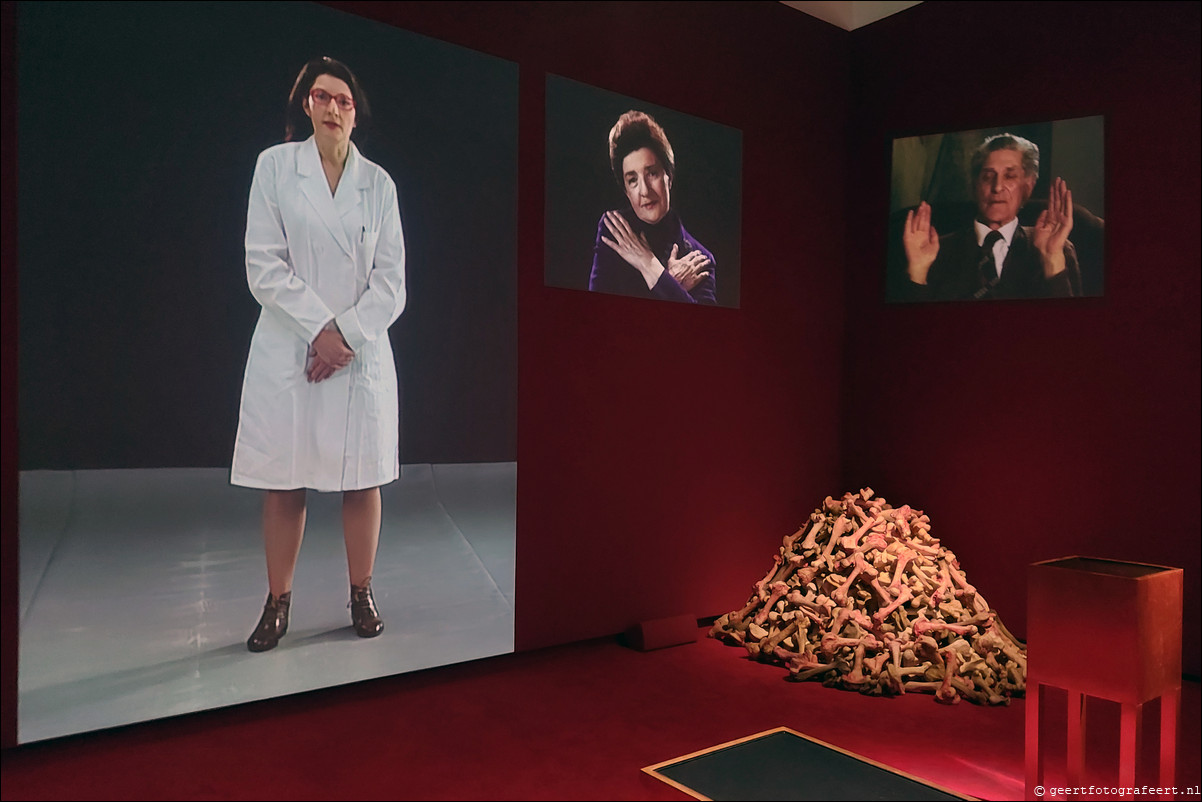 Stedelijk Museum Amsterdam: Marina Abramovic 