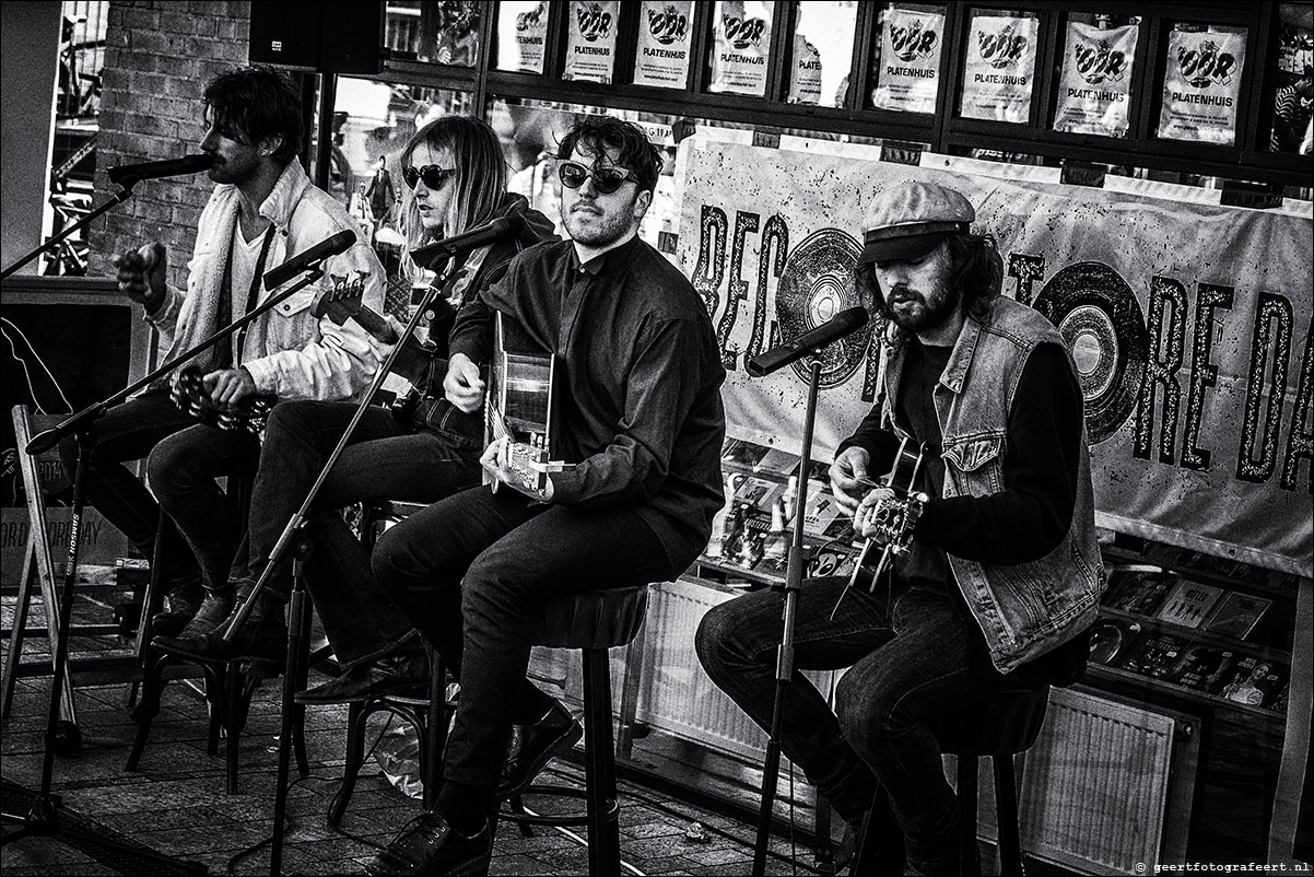 record store day almere go back to the zoo
