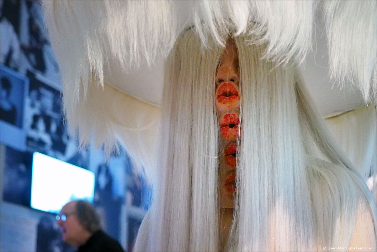 Haar! Menselijk haar in mode en kunst. Centraal Museum, Utrecht