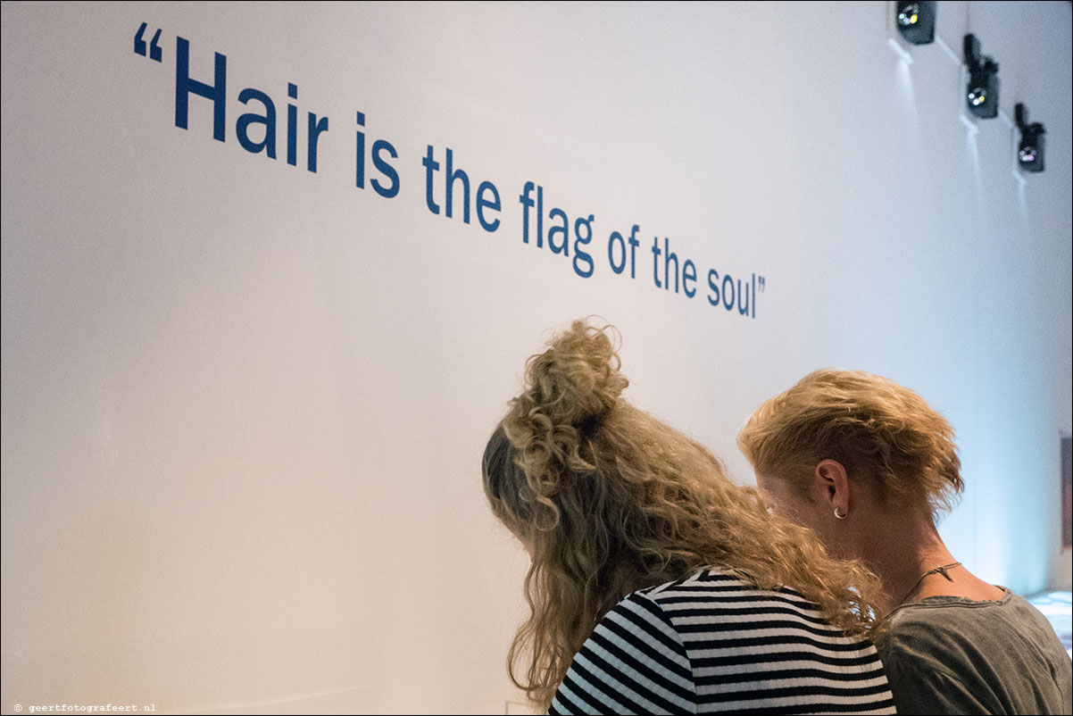 Haar! Menselijk haar in mode en kunst. Centraal Museum, Utrecht