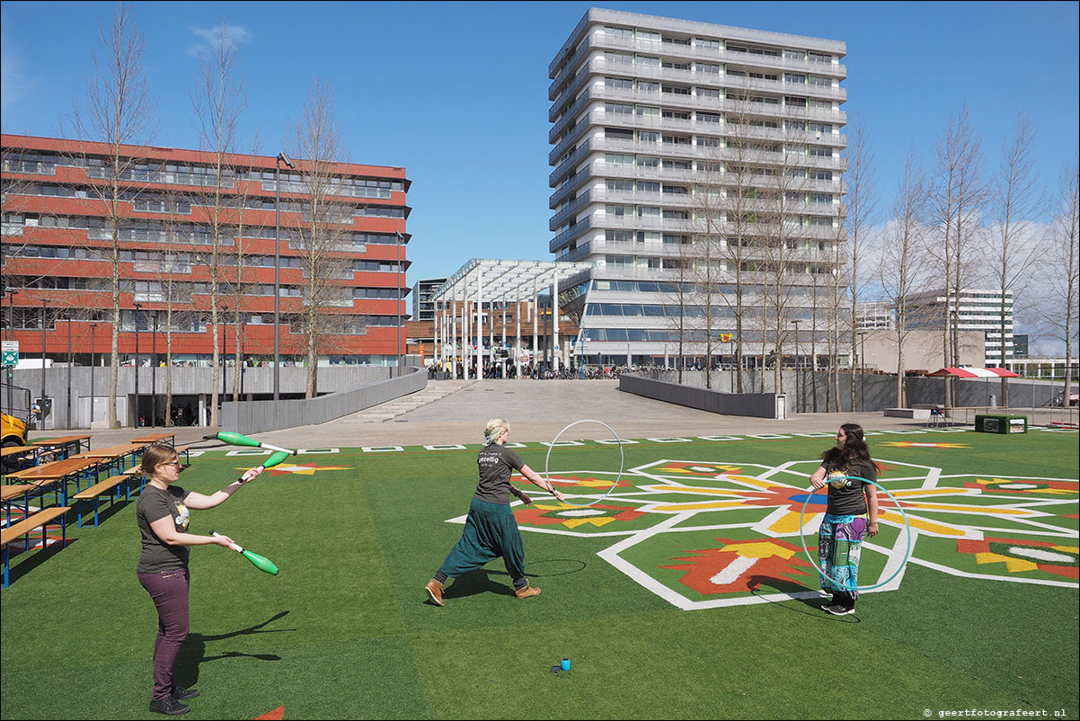 Vertigo Festival Almere met Flying Carpet van Hunk, lezingen, e-bikes, informatiestands en muziek