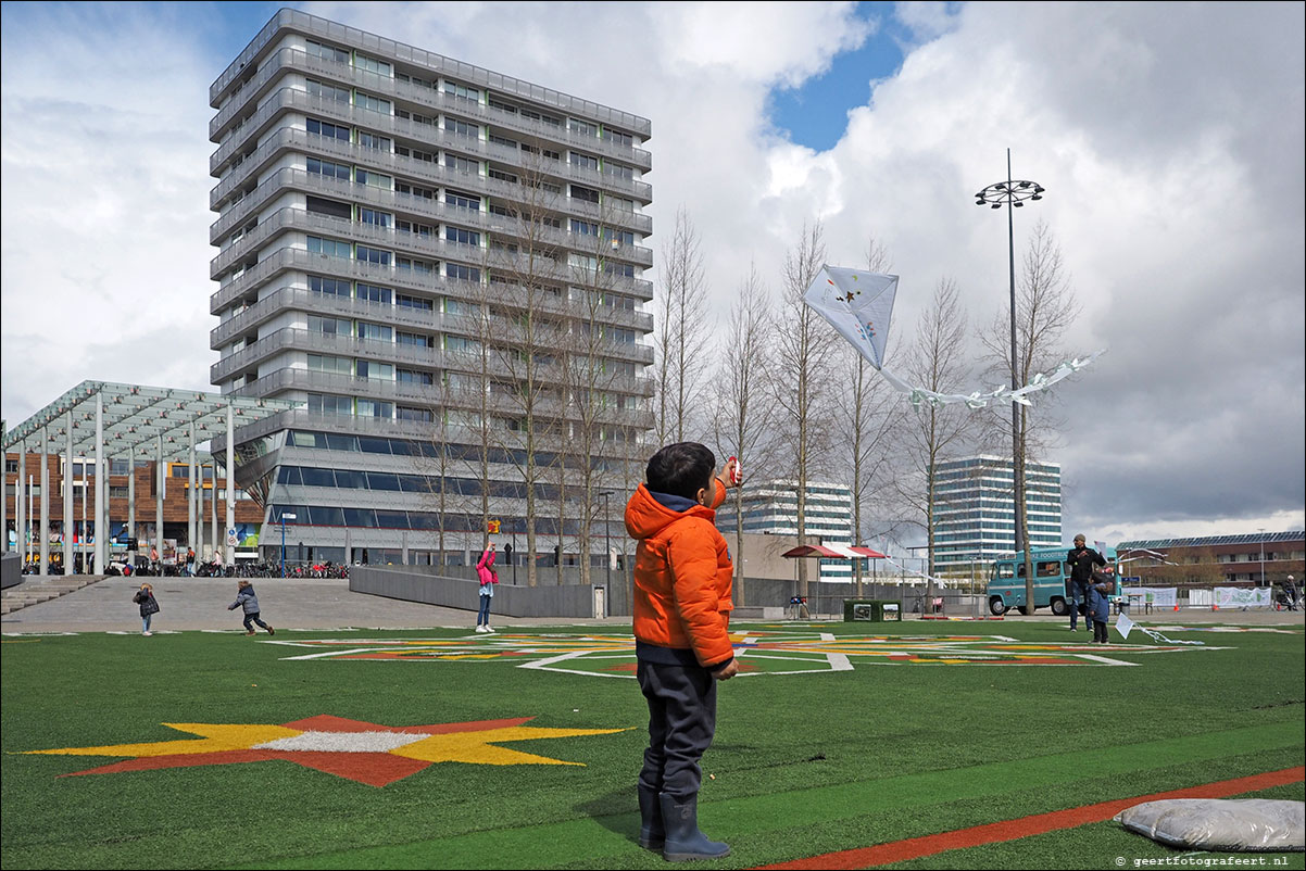 Vertigo Festival Almere met Flying Carpet van Hunk, lezingen, e-bikes, informatiestands en muziek