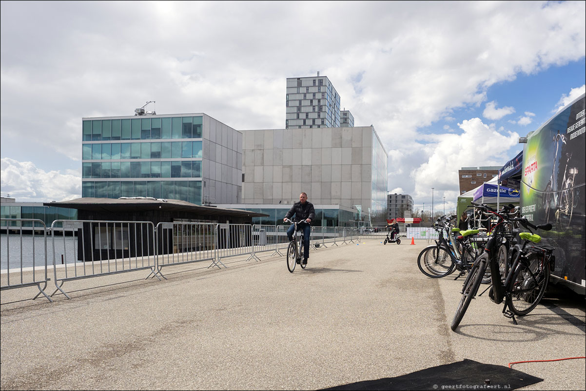 Vertigo Festival Almere met Flying Carpet van Hunk, lezingen, e-bikes, informatiestands en muziek