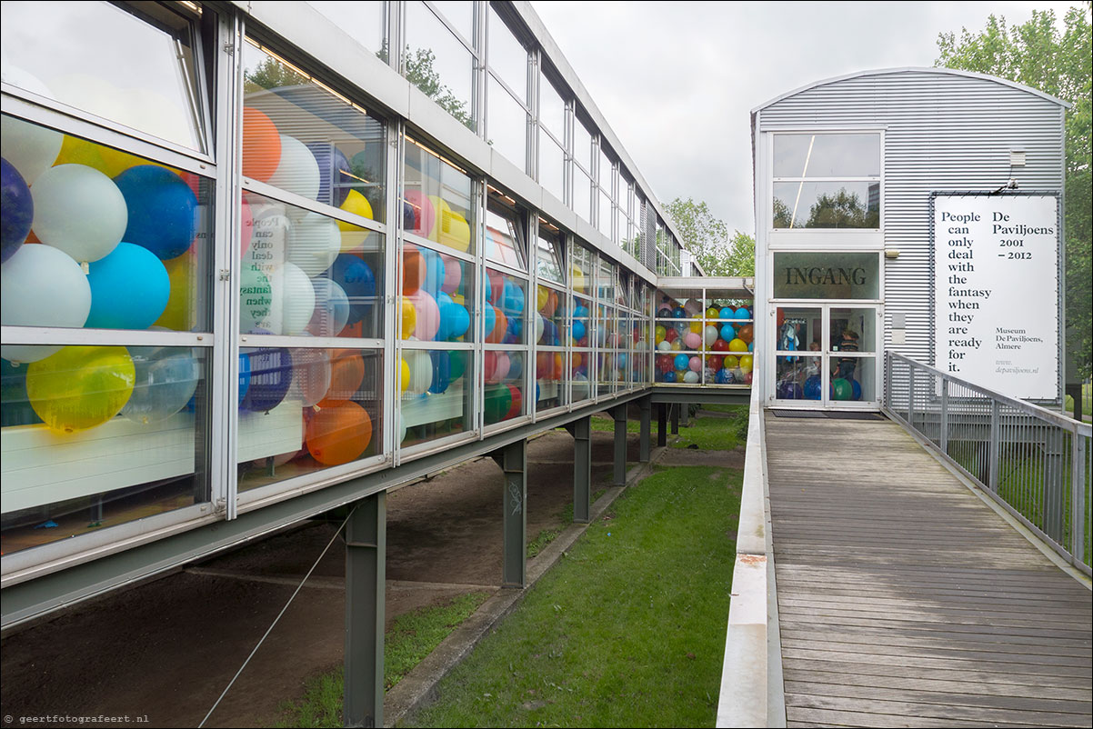 museum de paviljoens almere sluit met ballonnen