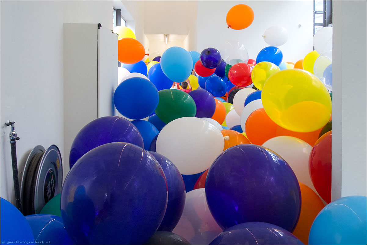 museum de paviljoens almere sluit met ballonnen