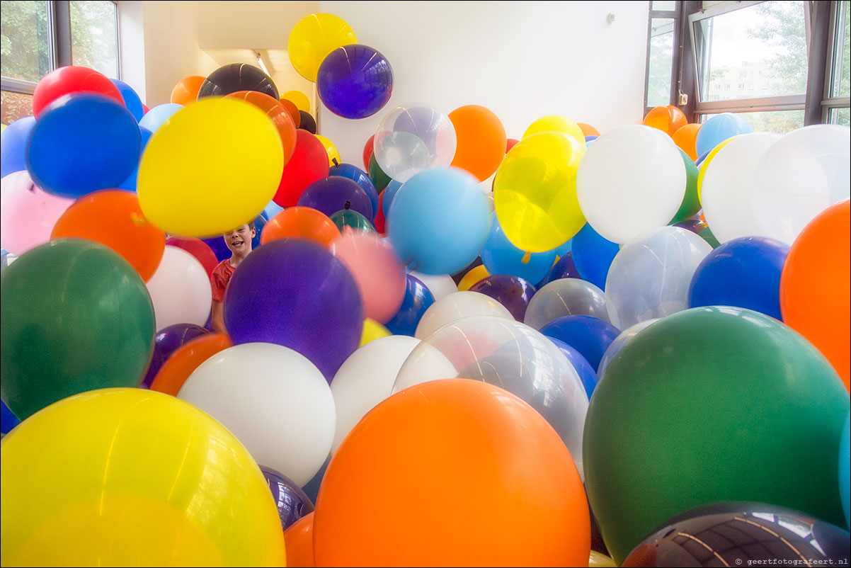 museum de paviljoens almere sluit met ballonnen