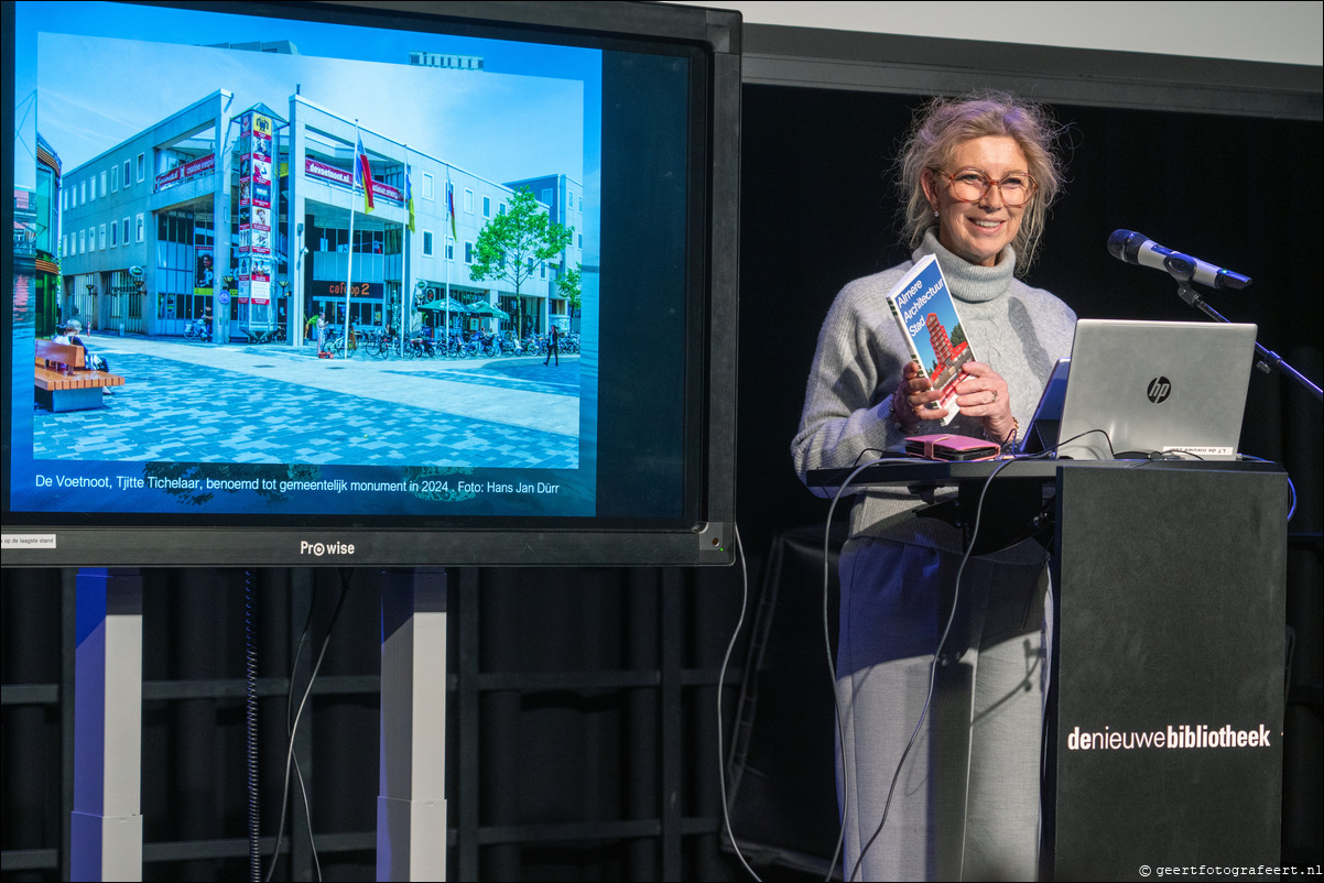 Presentatie book Almere Archtitectuur Stad in de Nieuwe Bibliotheek Almere