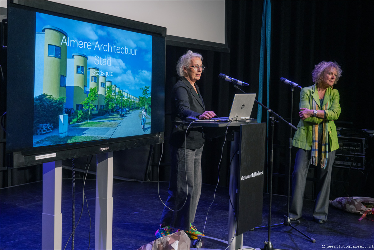 Presentatie book Almere Archtitectuur Stad in de Nieuwe Bibliotheek Almere